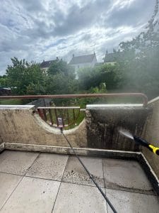 Rénovation complète d'une toiture terrasse à Rambouillet (78) – Étanchéité, carrelage grand format, ravalement et nettoyage avec Renov & Vous