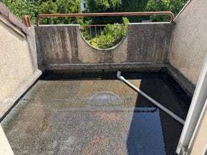 Rénovation complète d'une toiture terrasse à Rambouillet (78) – Étanchéité, carrelage grand format, ravalement et nettoyage avec Renov & Vous